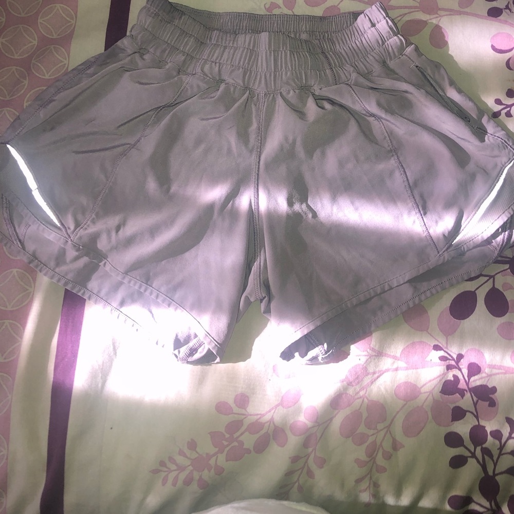 Lululemon size 2 hotty hot short inseam 4